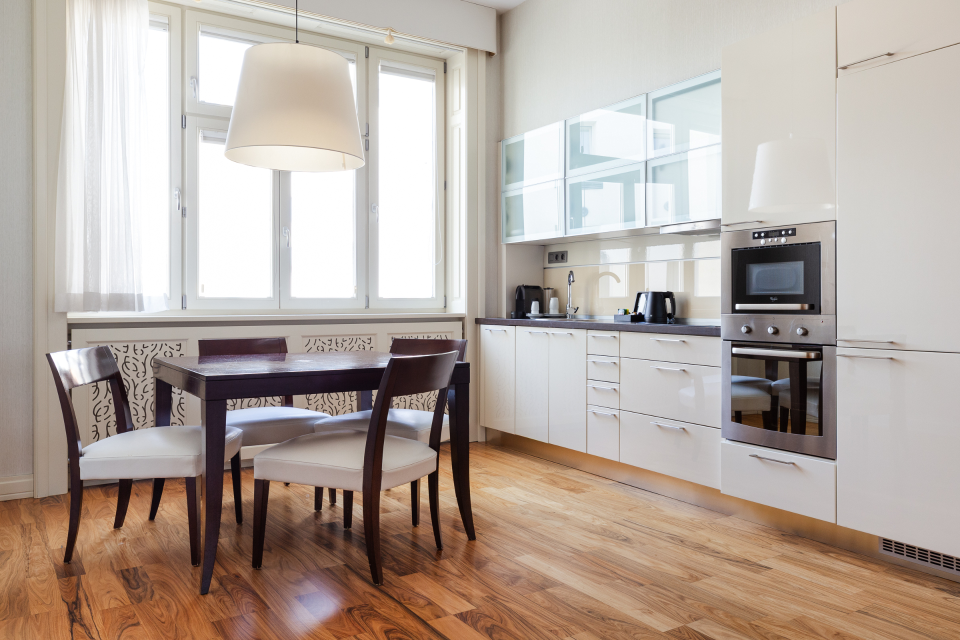 Luxury Suite full kitchen with oven, induction hob and dining table for four